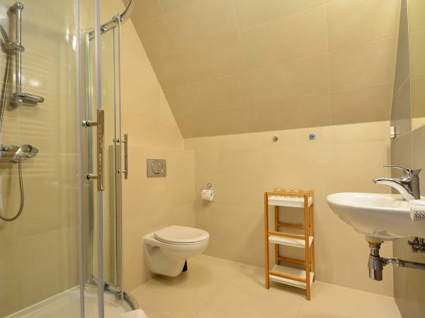 Łazienka pokój czteroosobowy