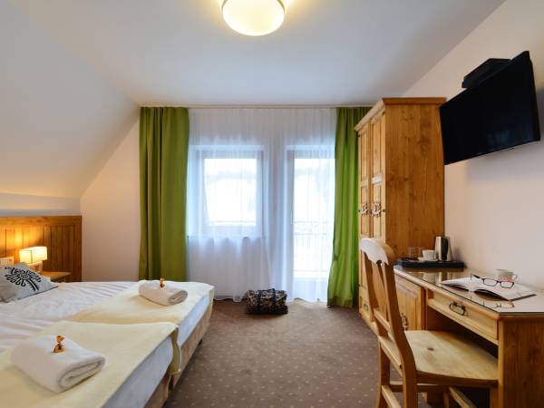 Pokój dwuosobowy z balkonem i widokiem na góry