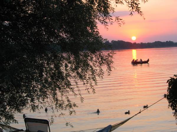 Apartamenty i Pokoje nad brzegiem jeziora Tałty