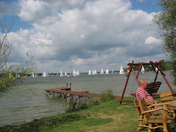 Apartamenty i Pokoje nad brzegiem jeziora Tałty