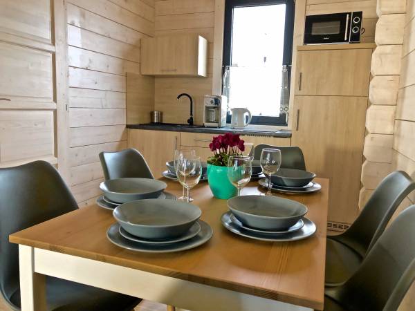 Rzut na jadalnie oraz aneks kuchenny