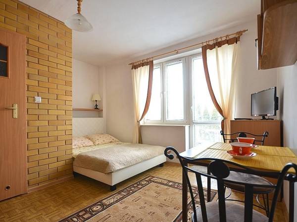 APARTAMENT 2 OSOB. 1 POK. NR.14 z BALKONEM oraz MINI KUCHNIĄ