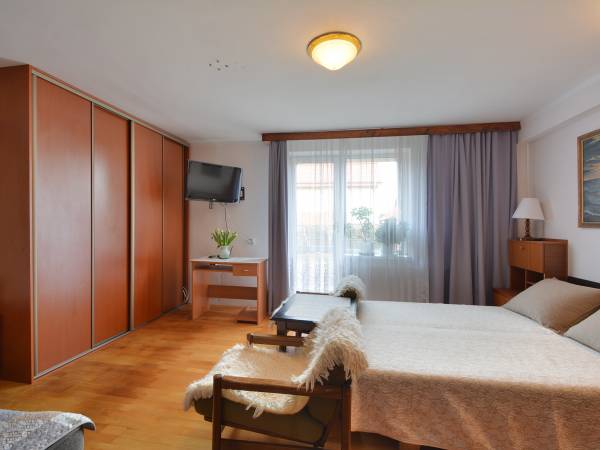 Pok. 3 os. z dostawką