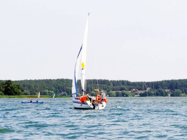 SWORNEGACIE JACHTY NA JEZIORZE KARSIŃSKIM