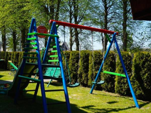 chuśtawki z drugiej strony ynku