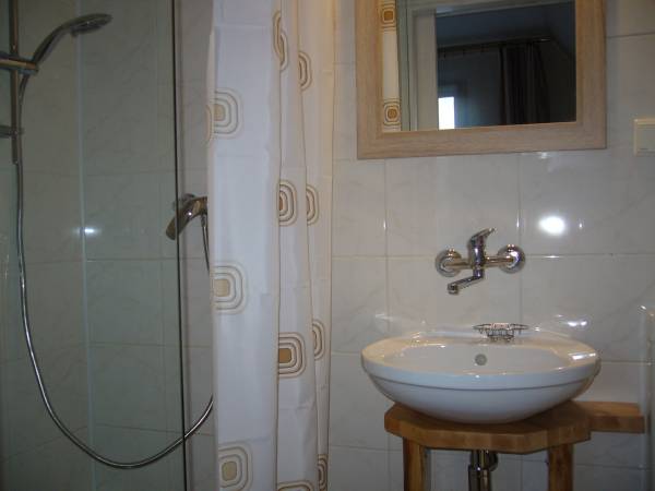 łazienka w pokoju 2-osobowym