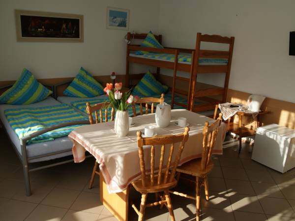 Pokój czteroosobowy z dużym balonem zwidokiem na latarnię morską