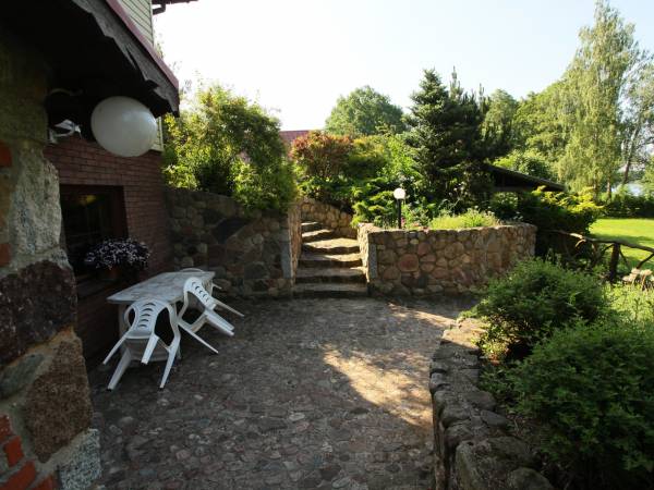 Pasję właścicieli do tworzenia z kamienia widać ma każdym kroku.