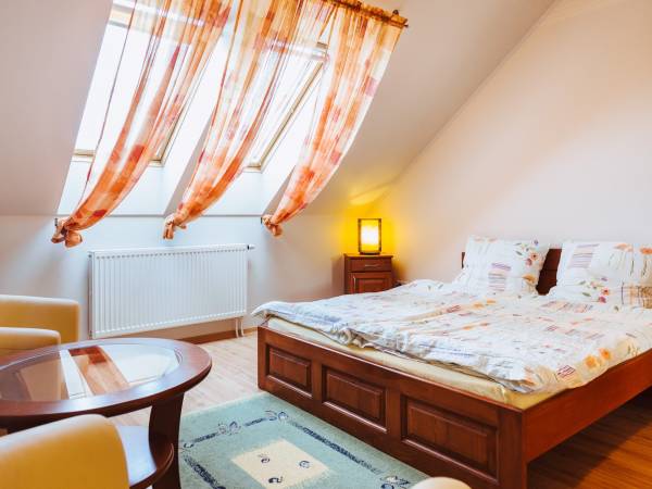 Apartament III - Pokój z łóżkiem małżeńskim