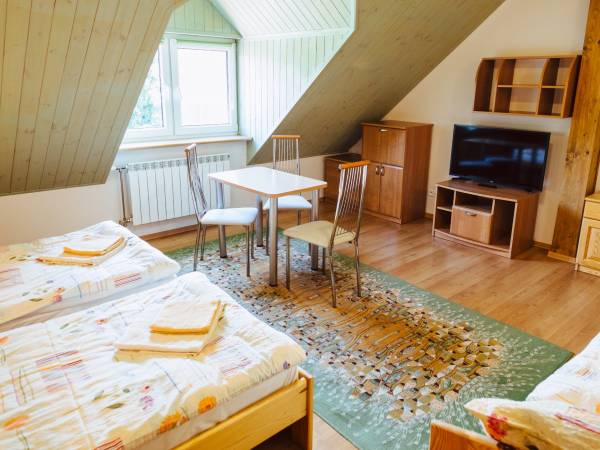 Budynek I - Pokój trzyosobowy z łazienką i TV