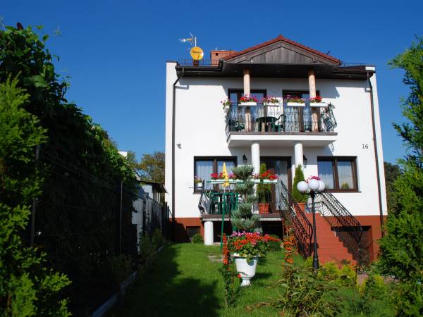 Willa od ul. Wesołej