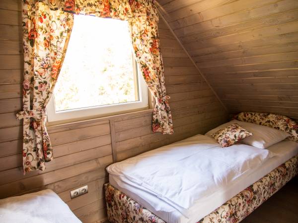 Sypialnia nr 2 z widokiem na las i rzekę