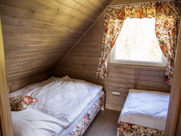 Sypialnia nr 2 z widokiem na las i rzekę