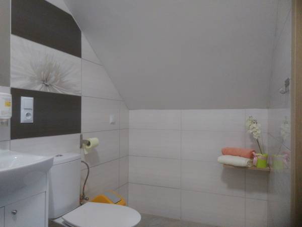 Łazienka w pokoju dwuosobowym