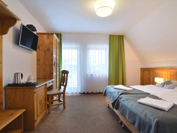 Pokój dwuosobowy z balkonem i widokiem na góry