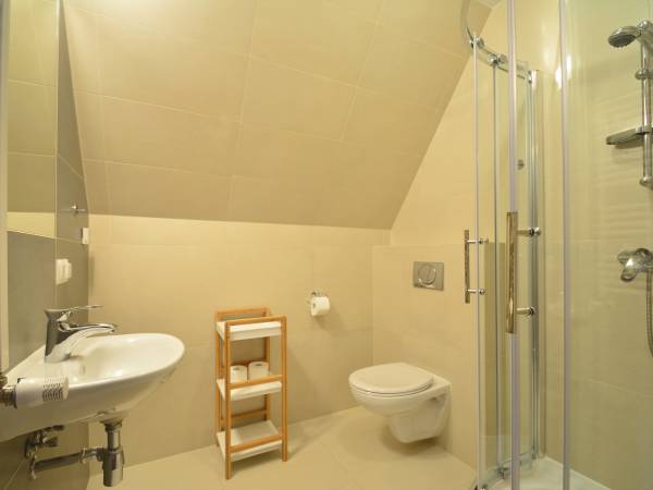 Łazienka pokój czteroosobowy