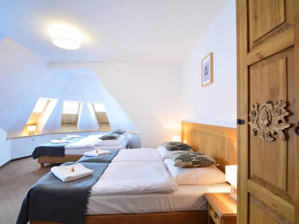 Pokój czteroosobowy z widokiem na góry