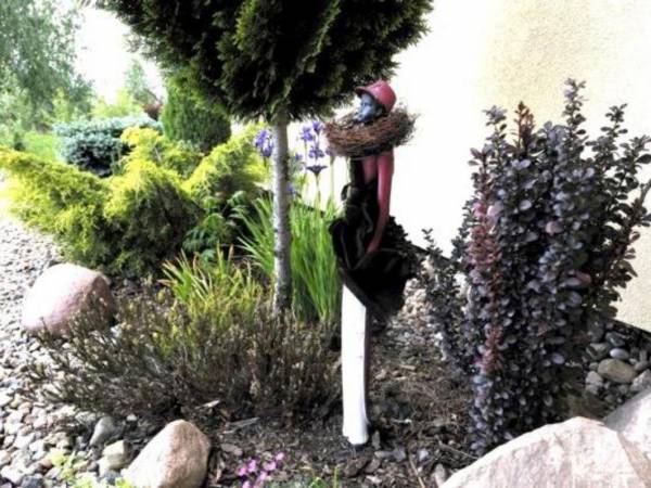 Domek z tyłu Za domkiem ogród, taras i grill.