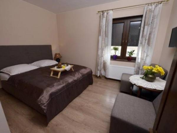 Pokój brązowy na parterze Idealny dla poszukujących ciszy.