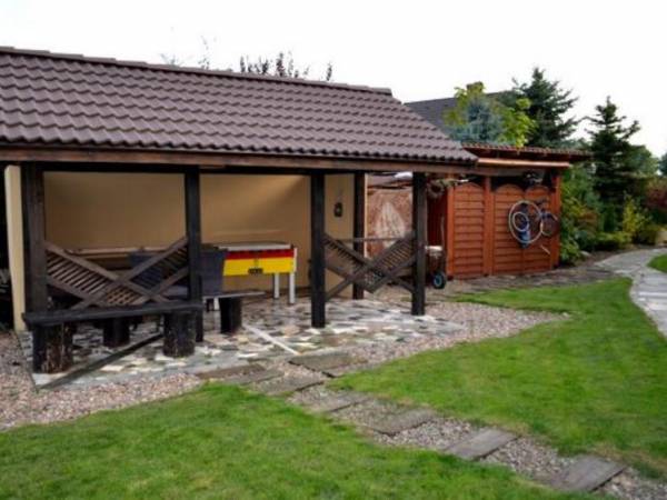 Zabawa w deszczowe dni Wypoczywaj w swoim ogrodzie nawet gdy pada deszcz.