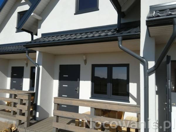 Domek nr 5. Po prawej stronie domek 4, po lewej domek 6.