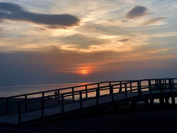 Sarbinowskie molo podczas jednego z pięknych zachodów słońca