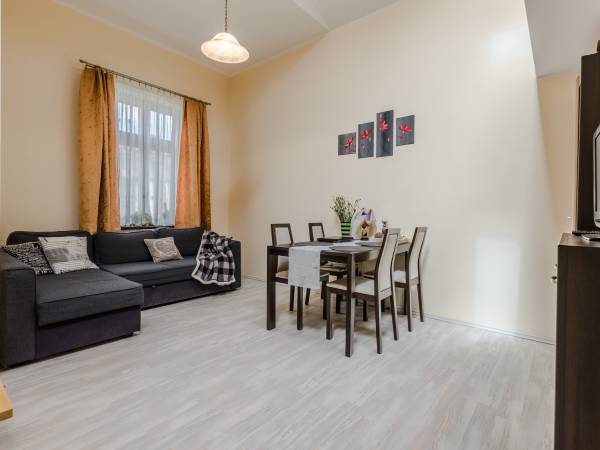 Aparatment z antresolą 6