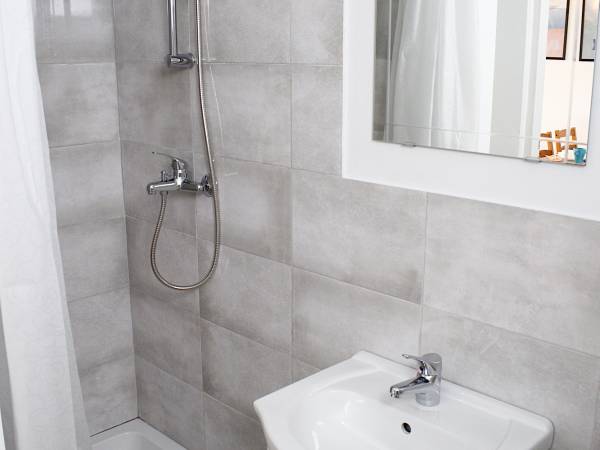 Łazienka (apartament: salon+dwie sypialnie)