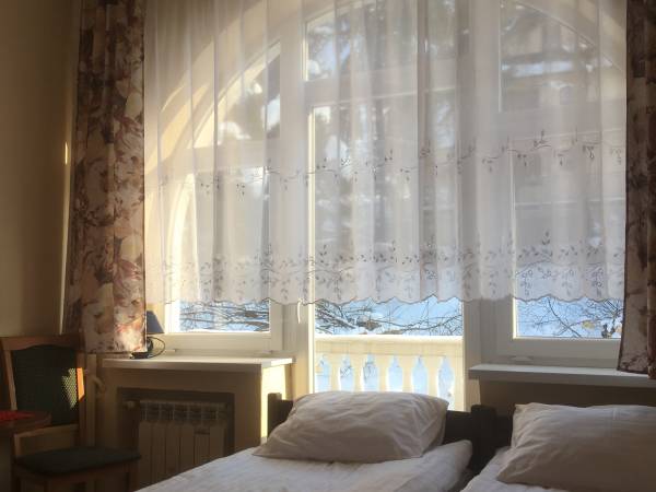 POKÓJ 2 OSOBOWY Z ŁAZIENKĄ I TARASEM 1 PIĘTRO NR 3