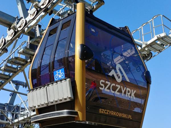 Gondola 300 m od domków