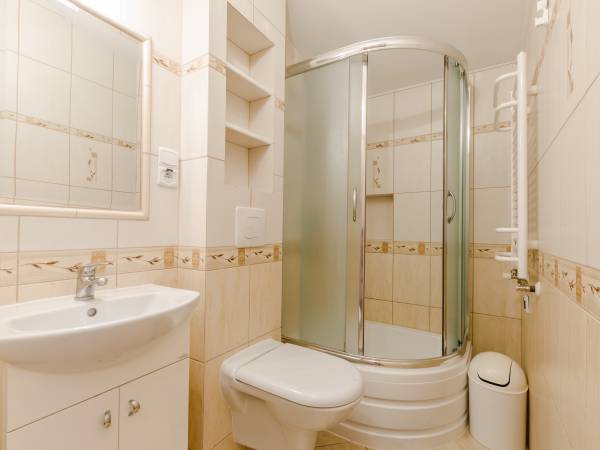 łazienka do pokoju pomarańczowego