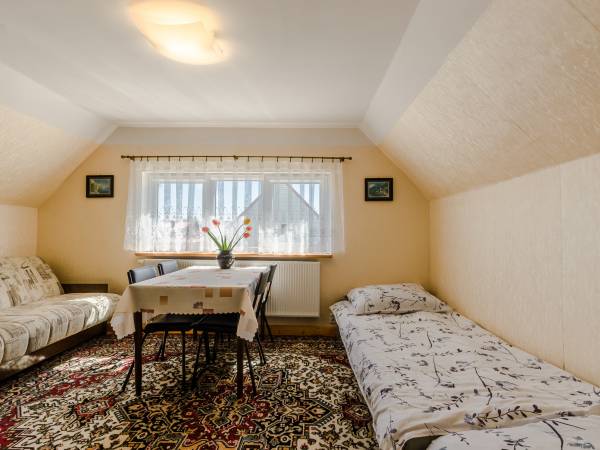 Dom 3-pokojowy: pokój na piętrze