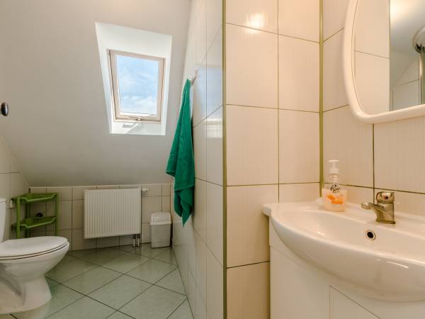 Dom 3-pokojowy: łazienka na piętrze