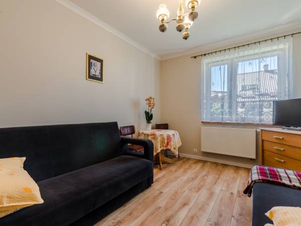 Dom 3 pokojowy: pokój na parterze