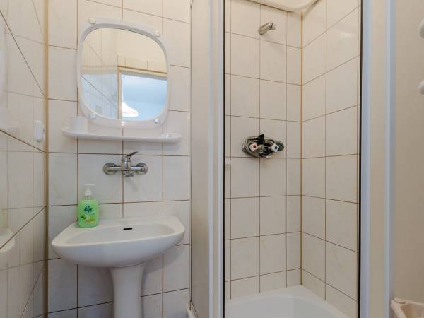 Dom 3 pokojowy: łazienka parter