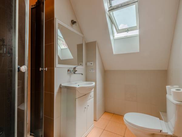 toaleta w pokoju nr 8