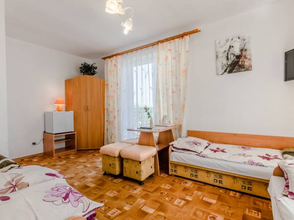 Pokój trzy- ew. 4-osobowy z balkonem