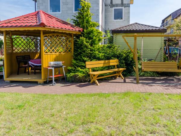 Altana, huśtawka i grill