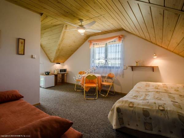 Pokoj 4-ro os z balkonem