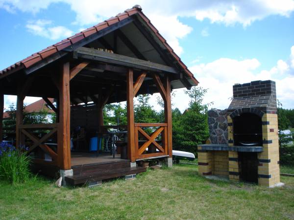 grill murowany przy wiacie