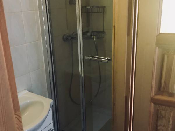 Łazienka w pokoju 2