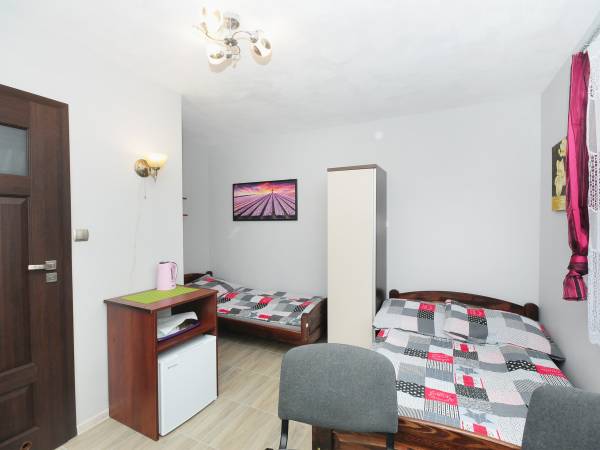 pokój 3 os z łazienką wejście z ogrodu