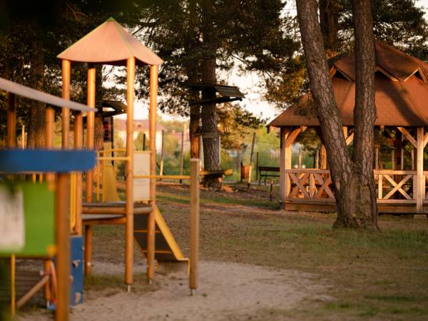 Plac zabaw,altana przyżródle rzeczki-0,6 km od posesji