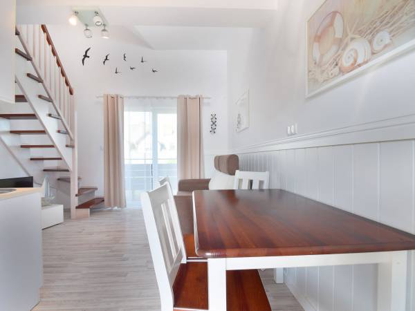 Pokój z antresolą dolna częsć wypoczynkowa u góry część sypialniana