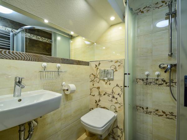 łazienka w pokoju de lux