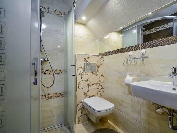 łazienka w pokoju de lux