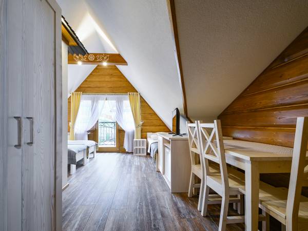 pokój 3-wy de lux z balkonem