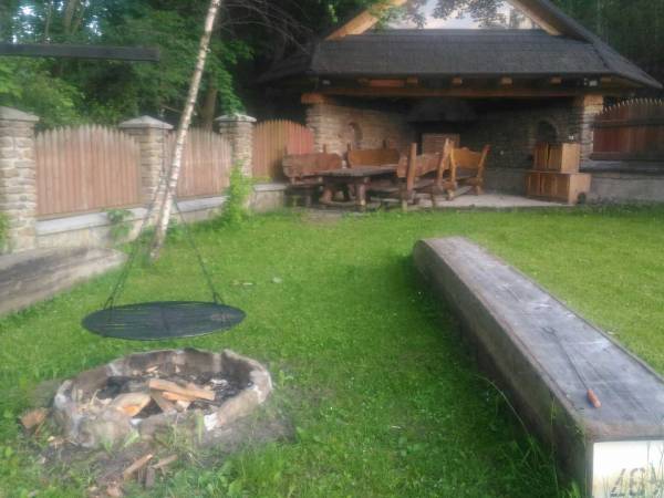 Tu posiedzisz przy ognisku ,posłuchasz śpiewu ptaków ,szumu rzeki,popatrzysz w gwiazdy.