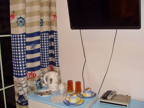 Pok.2-os. nr 2 z nowym ,hotelowym łozkiem małżeńskim ( lub 2 pojed. na zyczenie) na sprężynach bonel