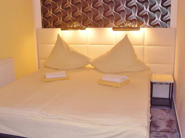 Pok.2-os. nr 3 z nowym ,hotelowym łozkiem małżeńskim ( lub 2 pojed. na zyczenie) na sprężynach bonel